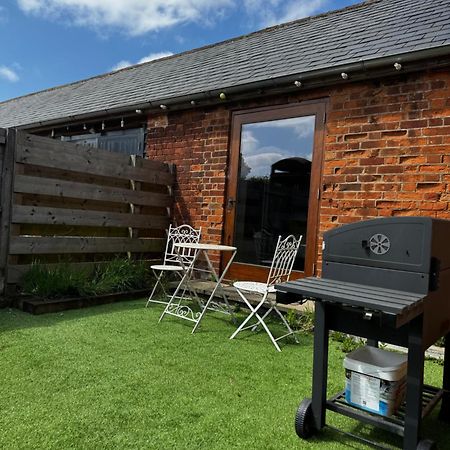Brick Barn Villa Halstead  Bagian luar foto