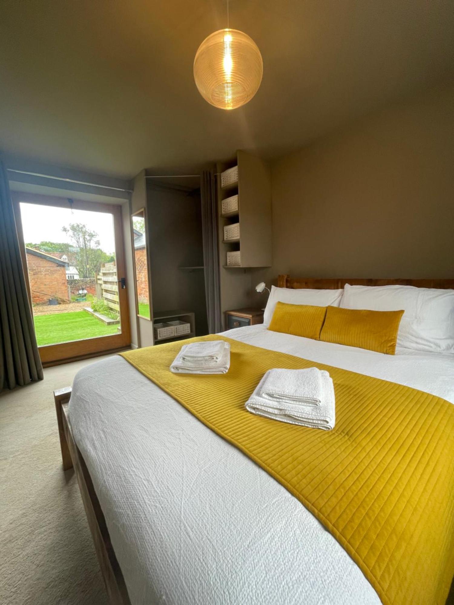 Brick Barn Villa Halstead  Bagian luar foto