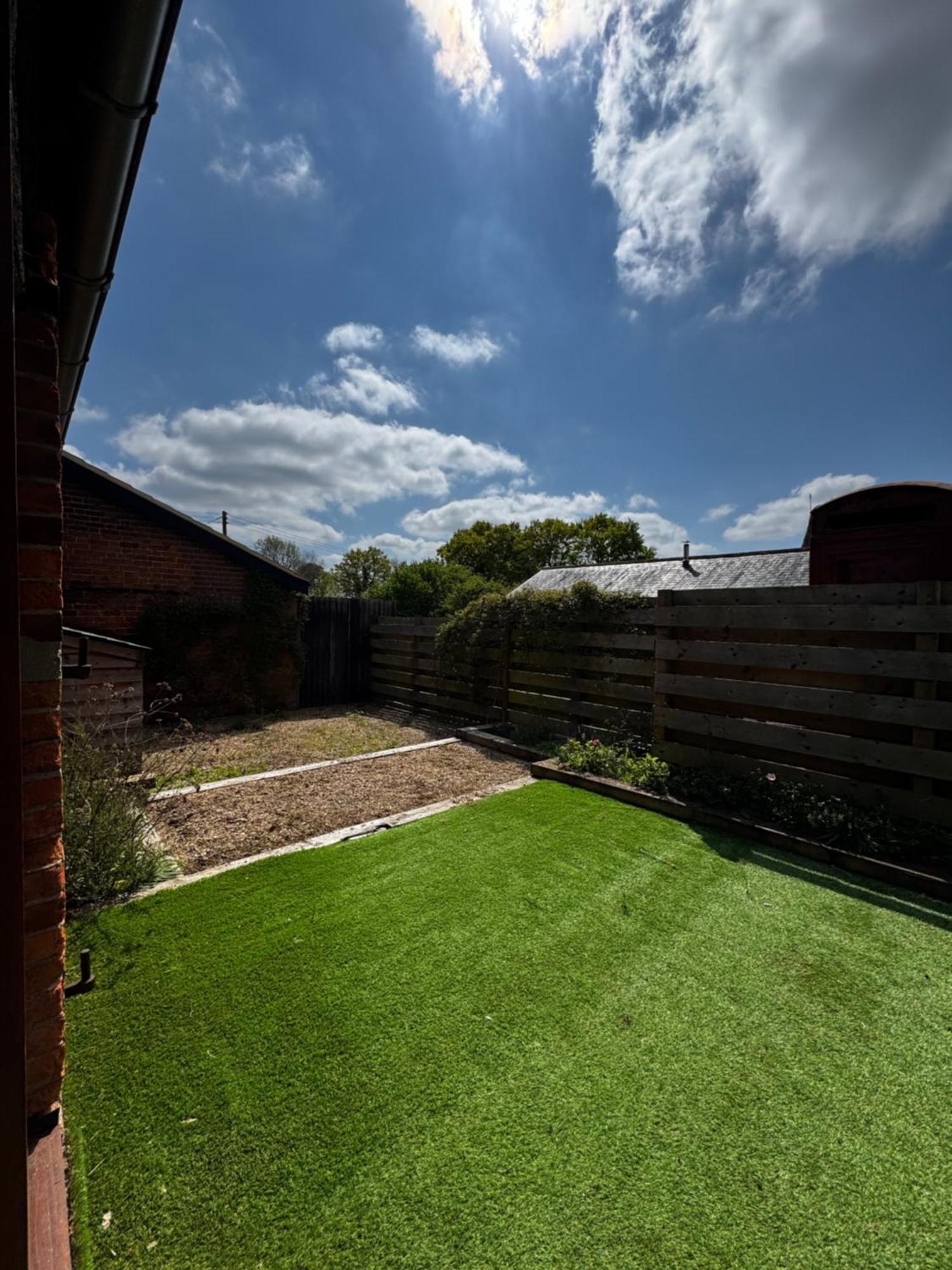Brick Barn Villa Halstead  Bagian luar foto