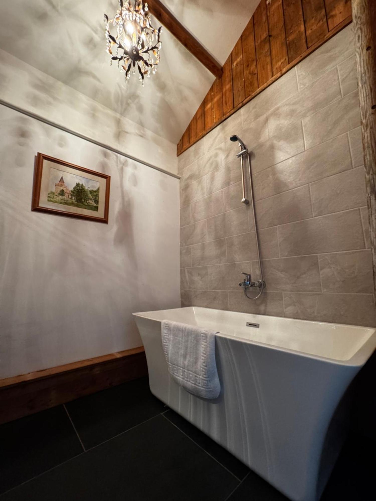 Brick Barn Villa Halstead  Bagian luar foto